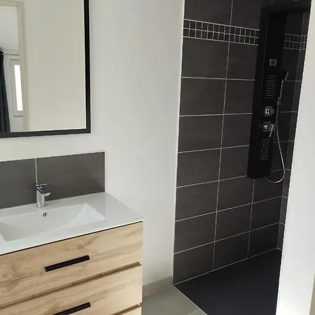 Meuble Et Confort, Au Milieu De La Campagne Apartment